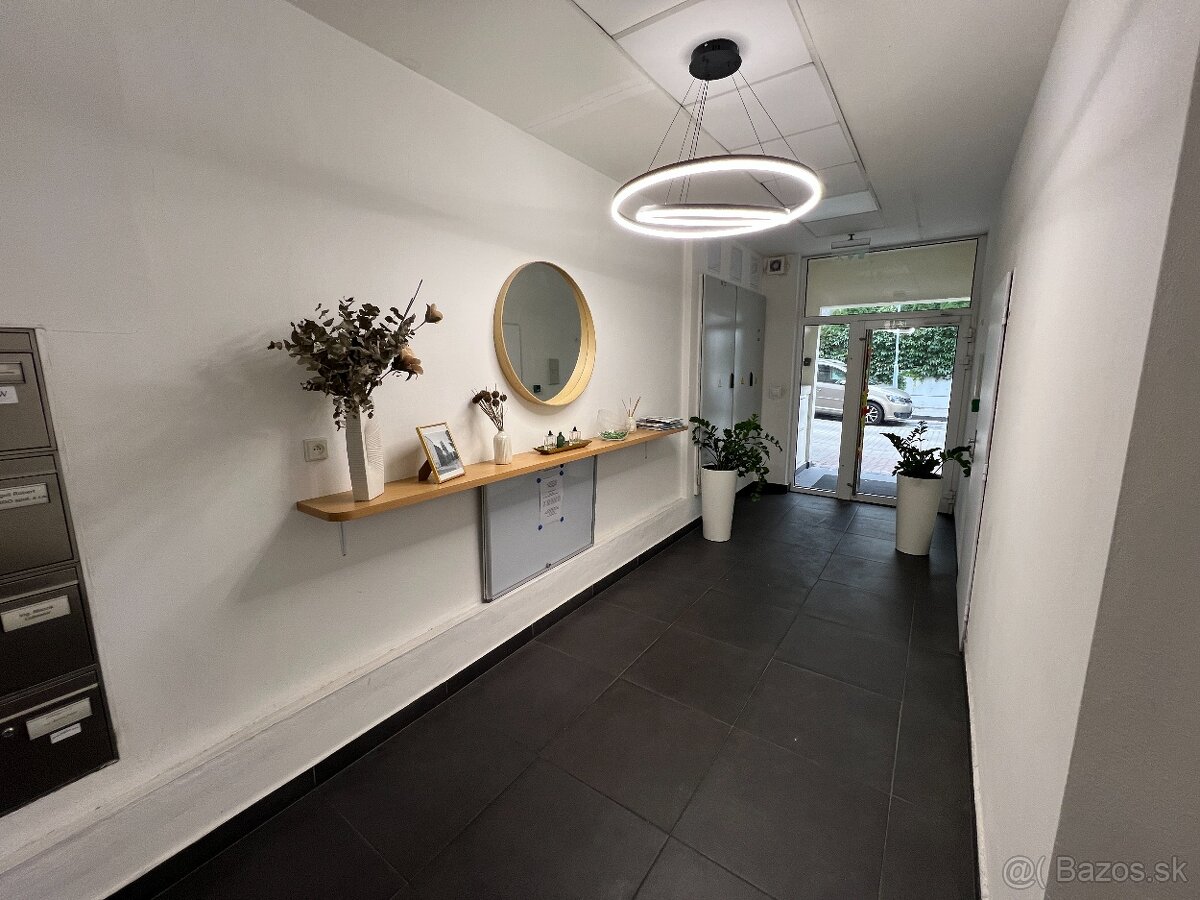 Prenájom 2 izb. byt v Centre BA, Zámocká ulica, Bratislava - 16