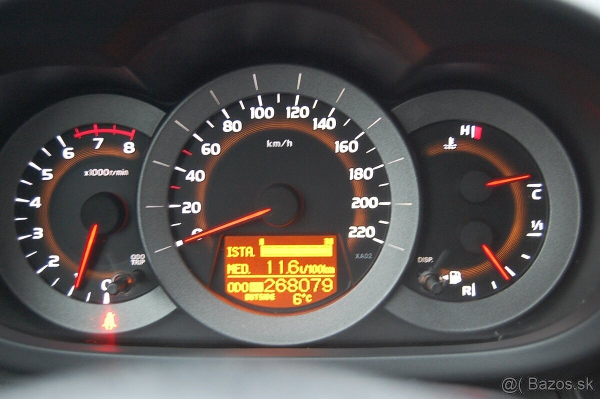Toyota RAV4 2.0 benzín - 16