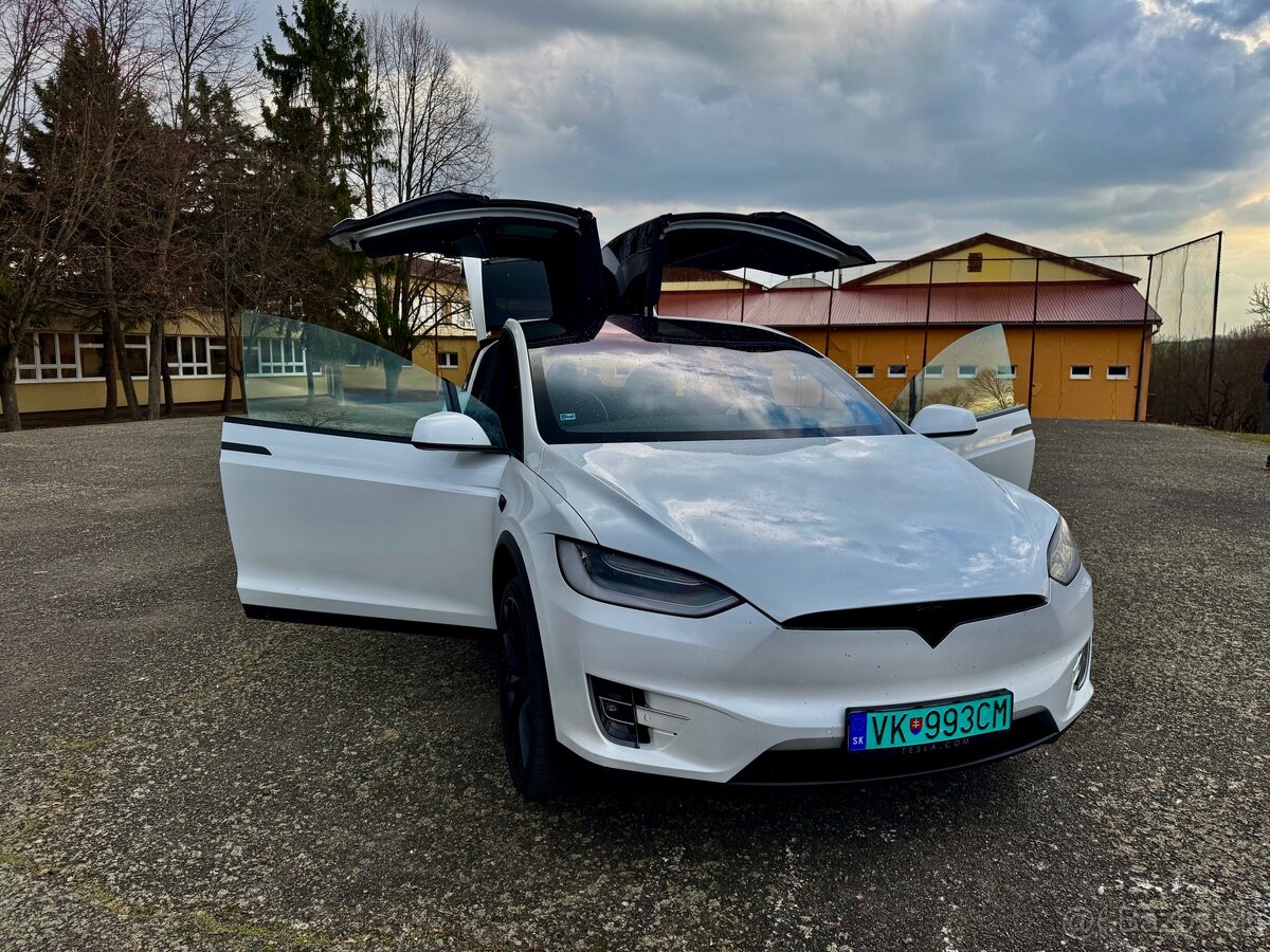 Tesla Model X - 16