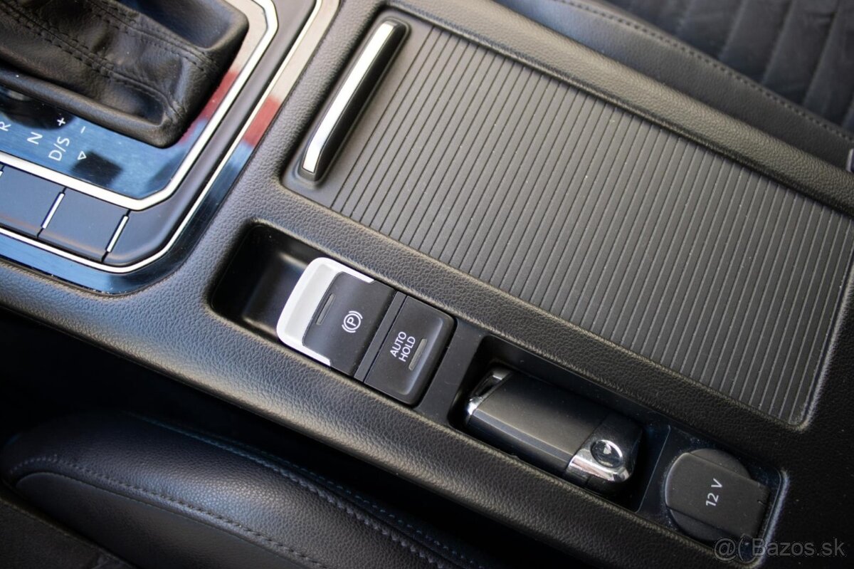 Volkswagen Passat Variant R-Line - 16