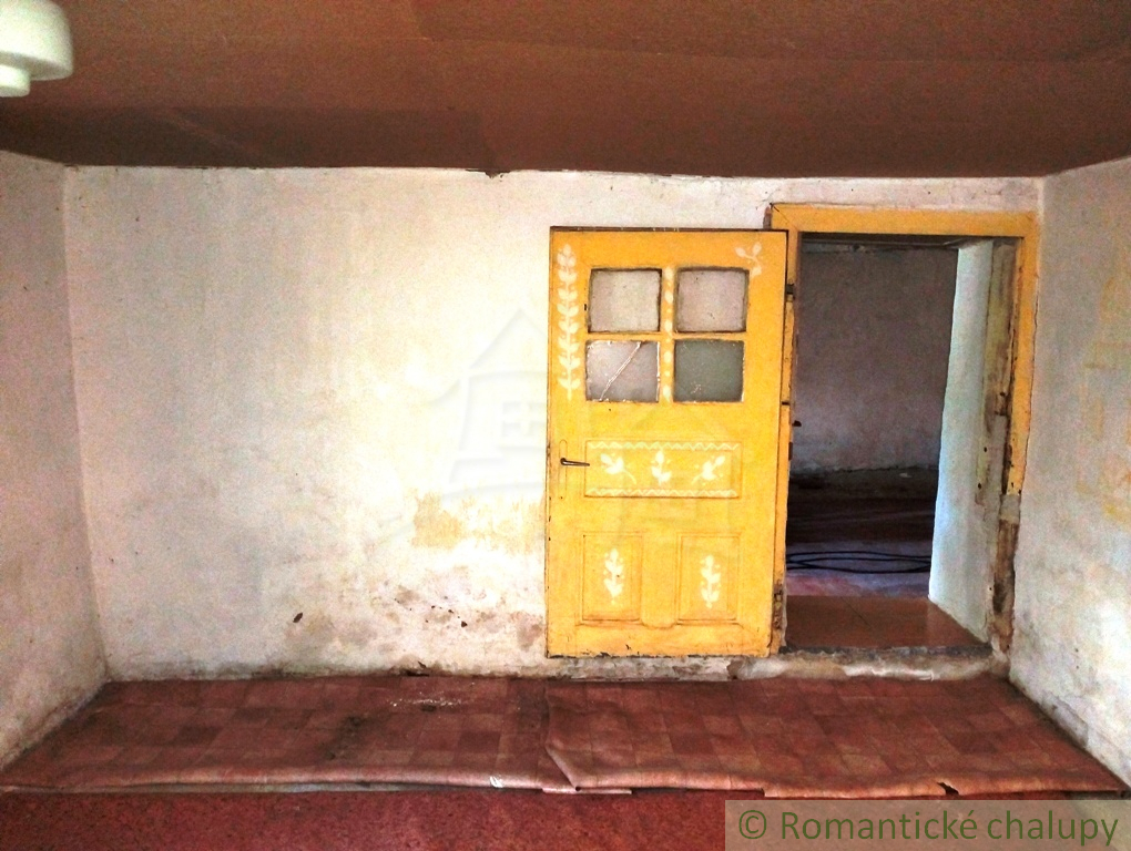 Vidiecka chalupa v pôvodnom stave na kopaniciach obce Lubi - 16