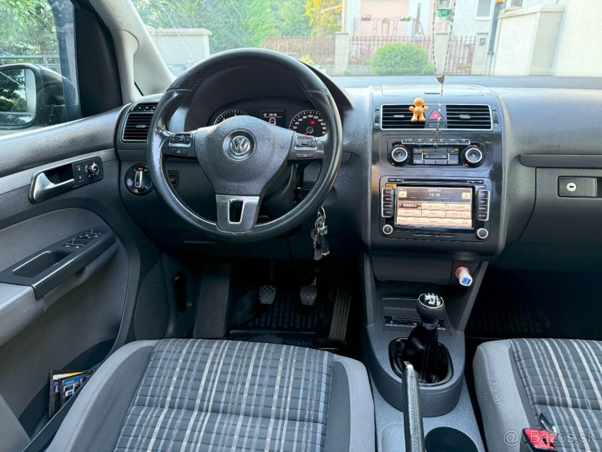 Volkswagen Touran 2.0 TDI Cross, Mesačne: 225€ - 16