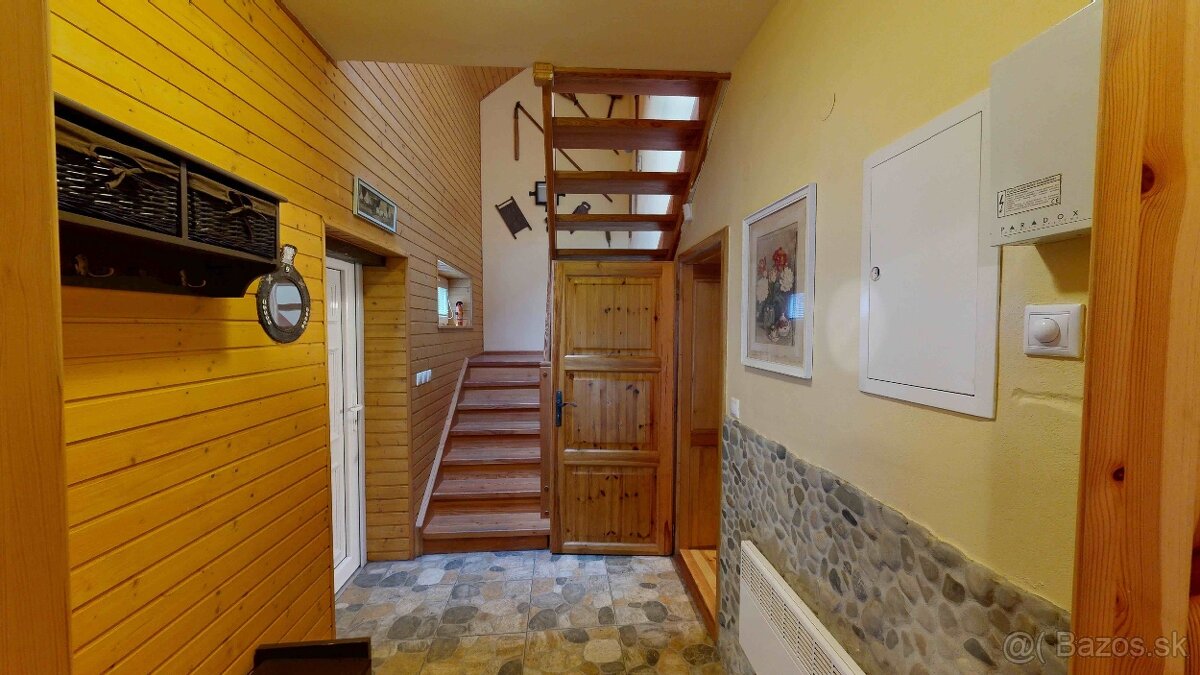 Chalupa po úspešnom režiserovi v obci Stará Turá-časť Paparď - 16