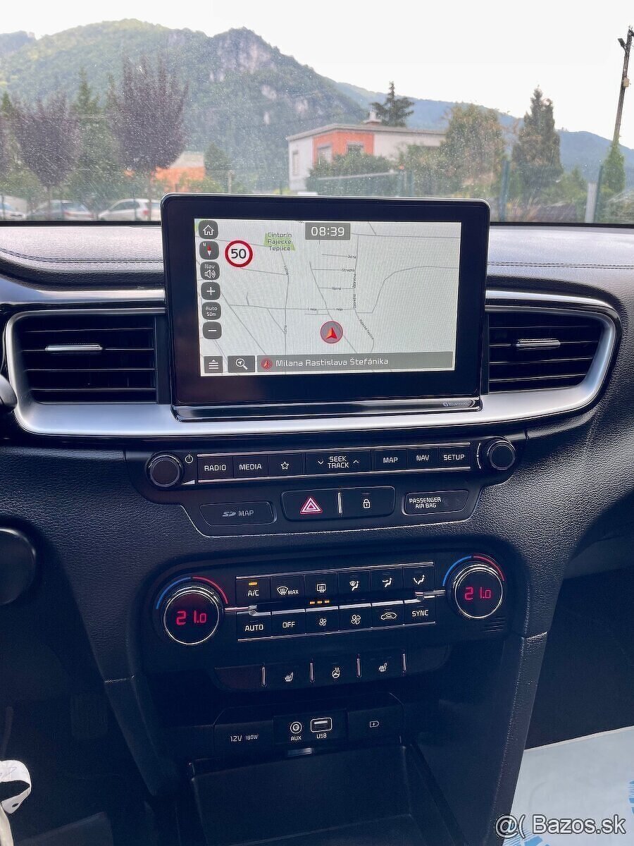 KIA Cee’d Sporty Wagon 1.6 CRDi 136k First Edition - 16