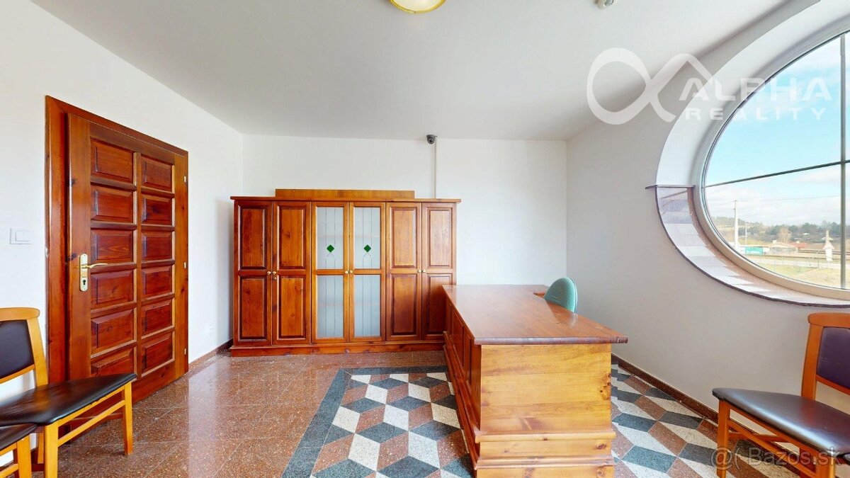 Prenájom: Polyfunkčný priestor 98,9m2, Markušovská cesta,SNV - 16