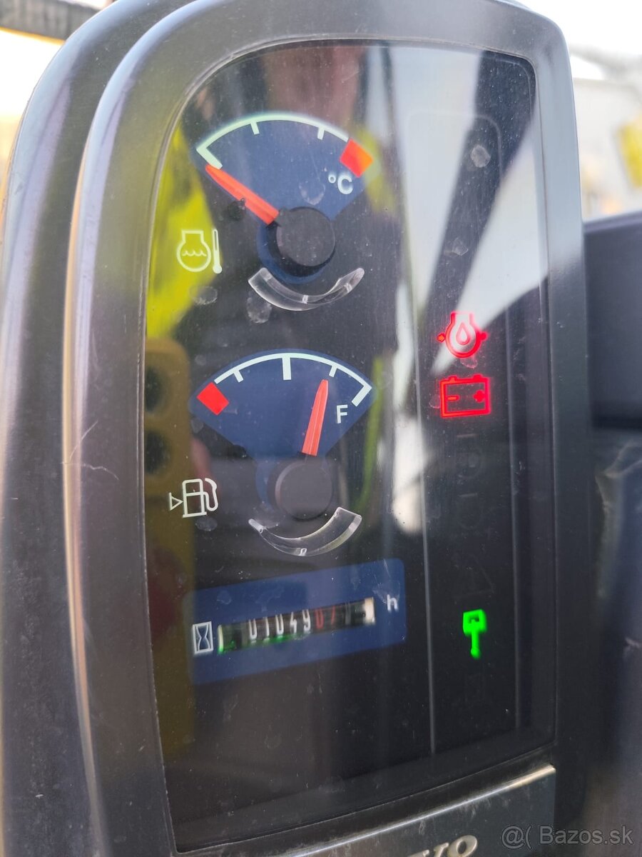 Báger Volvo, 5000kg, 3x lyžica. - 16