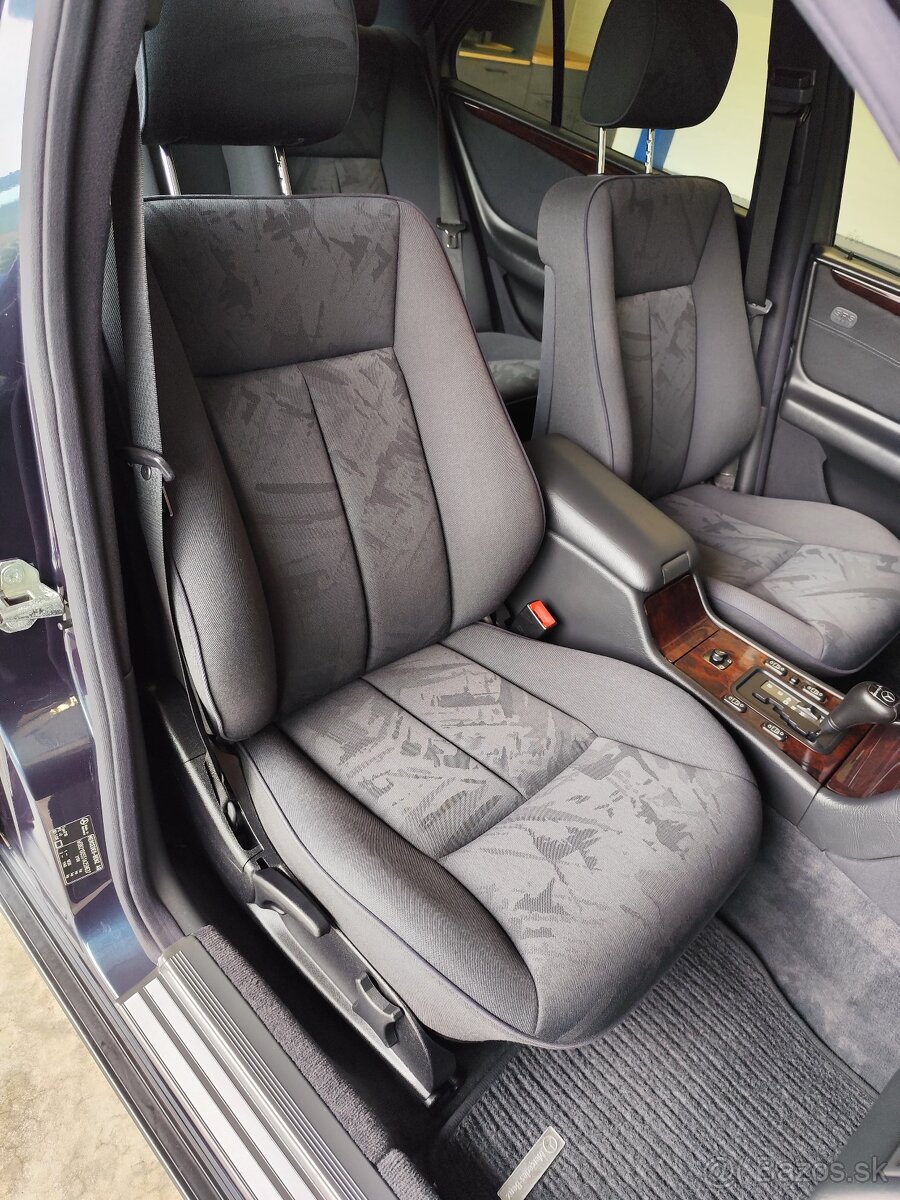 Mercedes-Benz E trieda Sedan 320 - 16