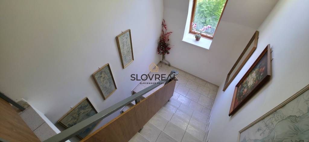 SLOVREAL - Predaj rodinného domu - v meste Handlová - 16