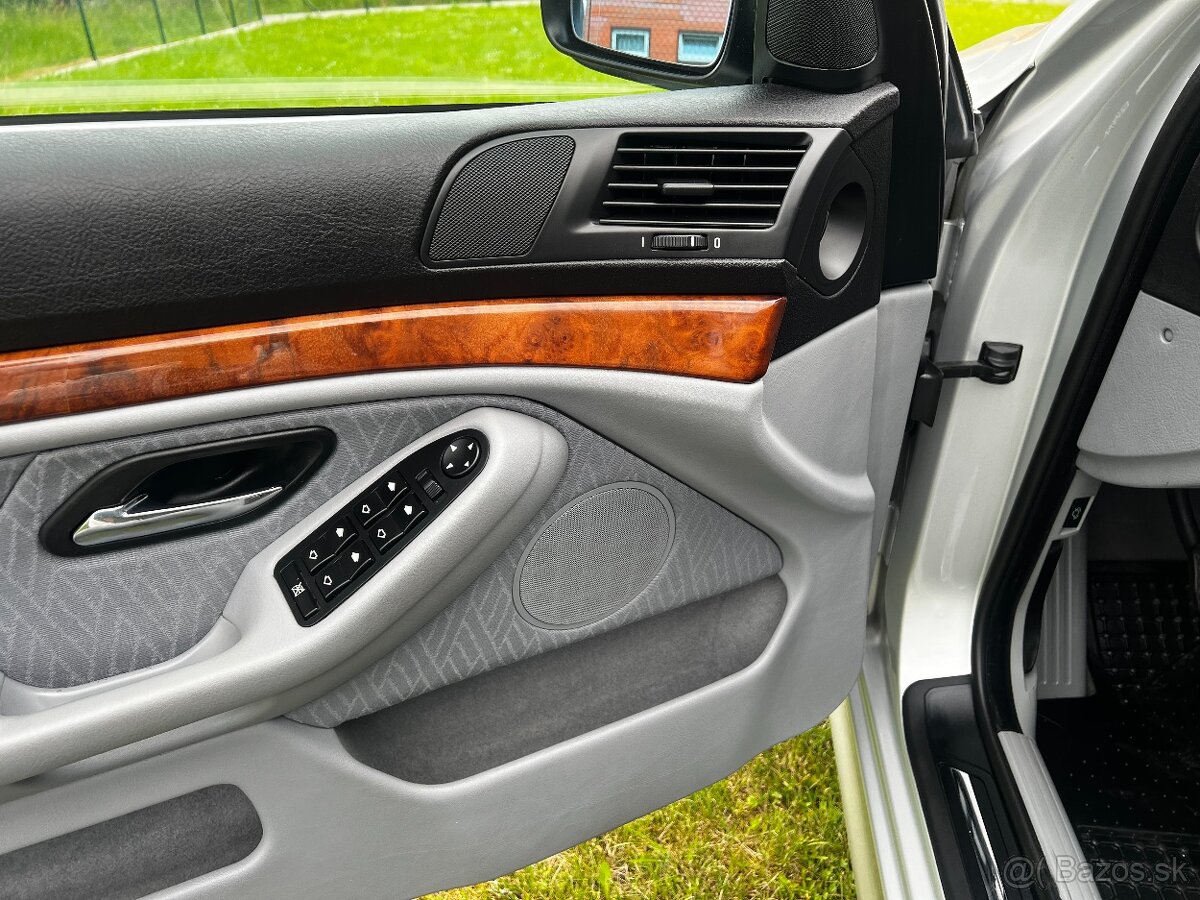 BMW Řada 5 525i PĚKNÝ STAV - 16