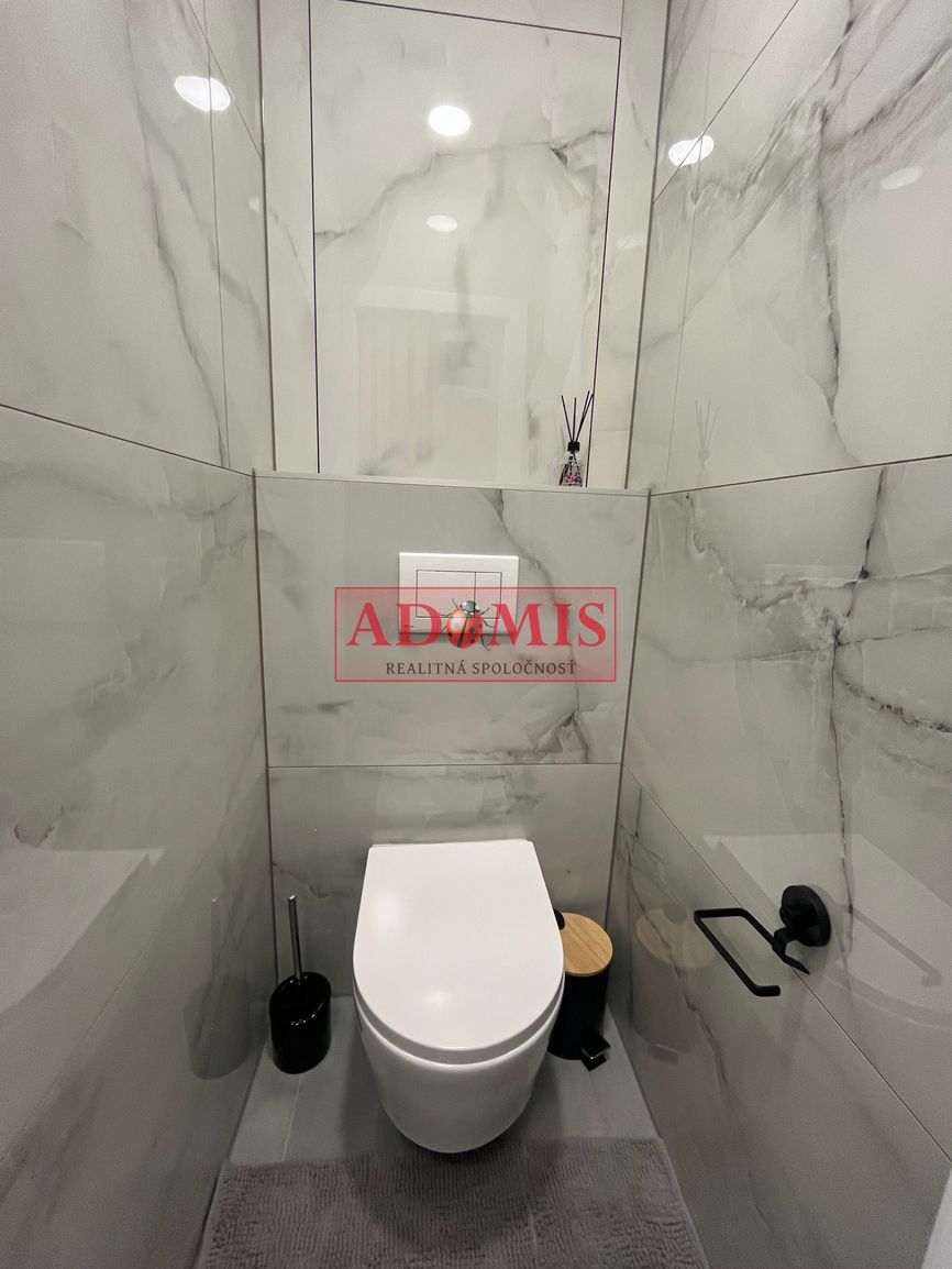 prenájom FOR RENT 4-izbový zariadený byt, ulica SNP, Košice- - 16