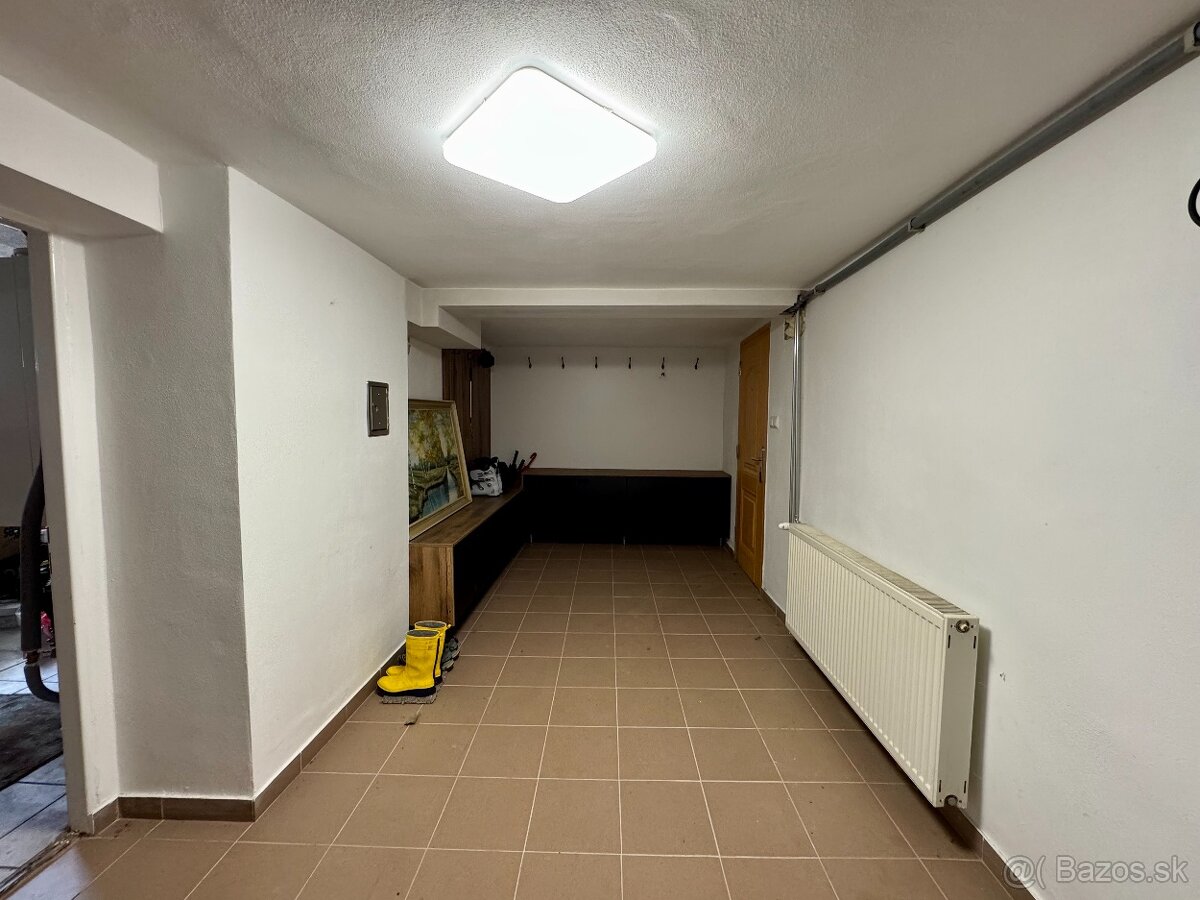 Veľký 4 izbový rodinný dom s bazénom, Krásno - Partizánske - 16