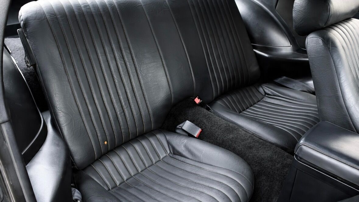 Chevrolet Camaro 5.0 V8 manuál 1988 128 kW - 16