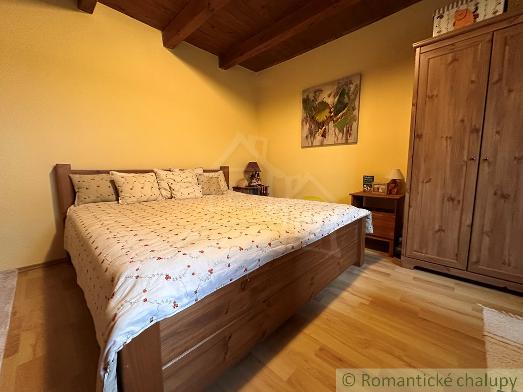 Samota v lese priamo v obci Semerovo Unikátny domček na k - 16