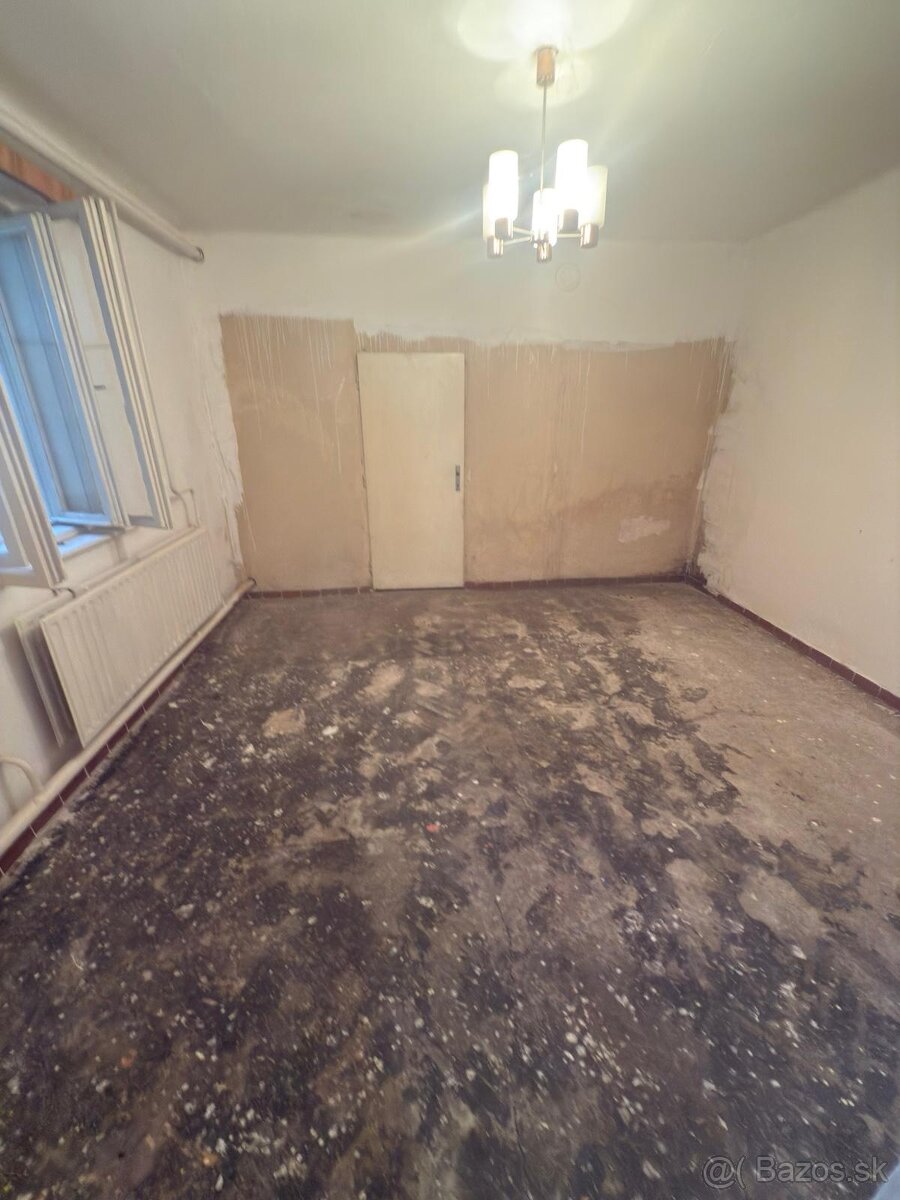 Na predaj – rodinný dom s veľkým pozemkom v Tešedíkove - 16