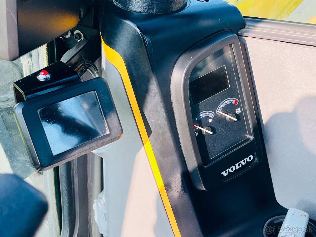 Pásové rypadlo Volvo ECR88D - 16