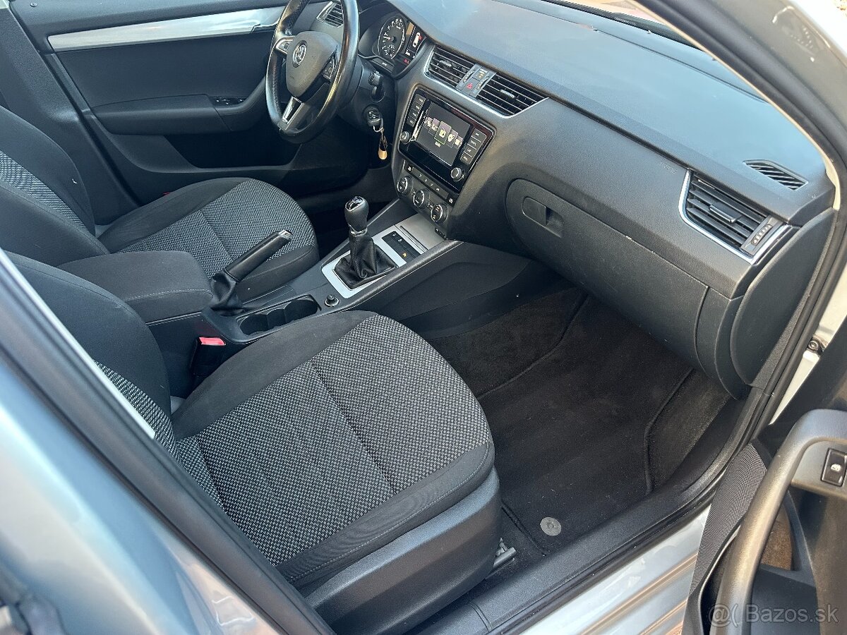 2016 Skoda Octavia Combi - 16