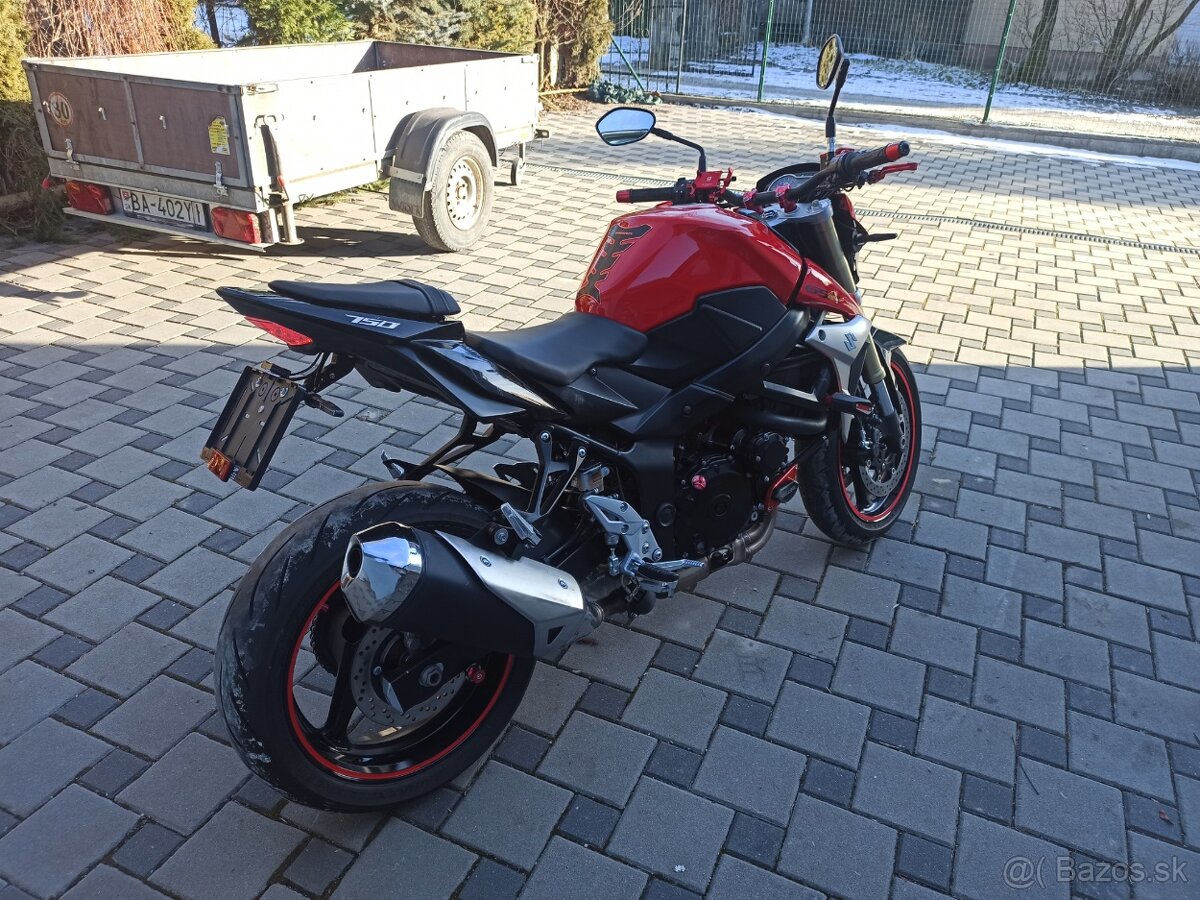 Suzuki gsr 750 - 16