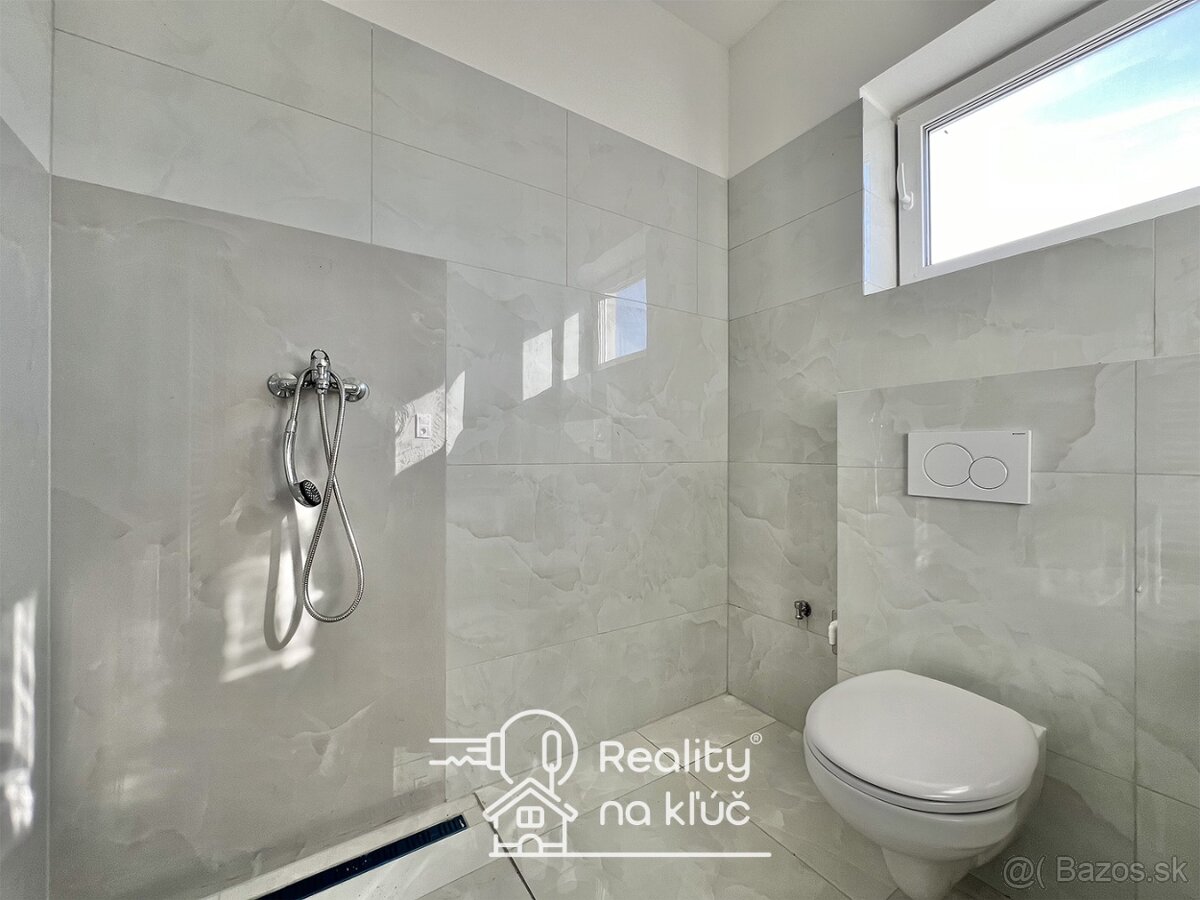 Na prenájom novostavba 3-izbový rodinný dom s bazénom a záhr - 16