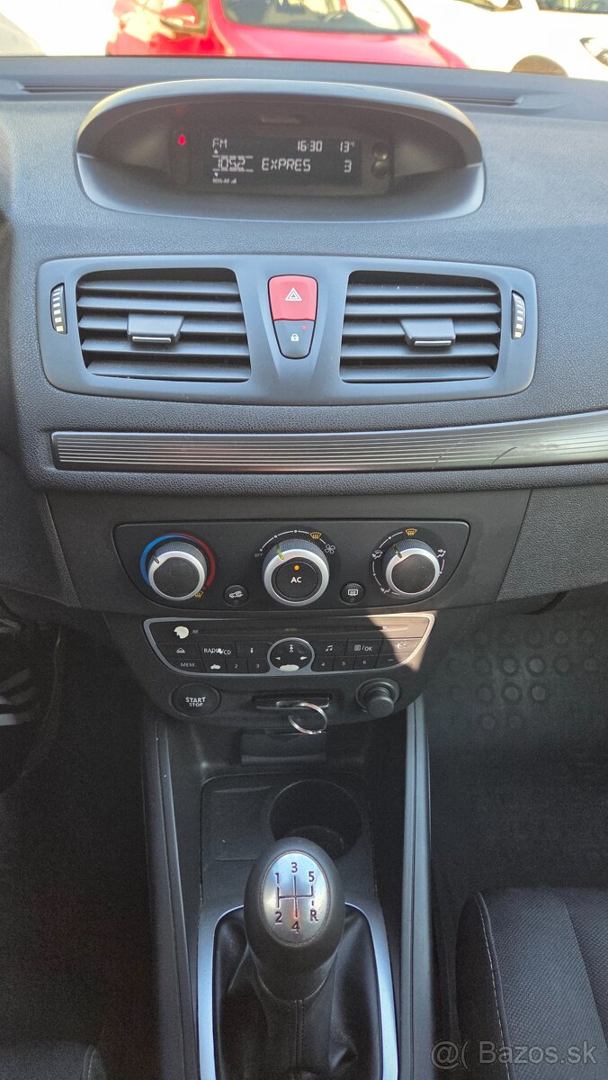 Renault Megane Combi 1.6i benzin 1.majitel model 2010 - 16