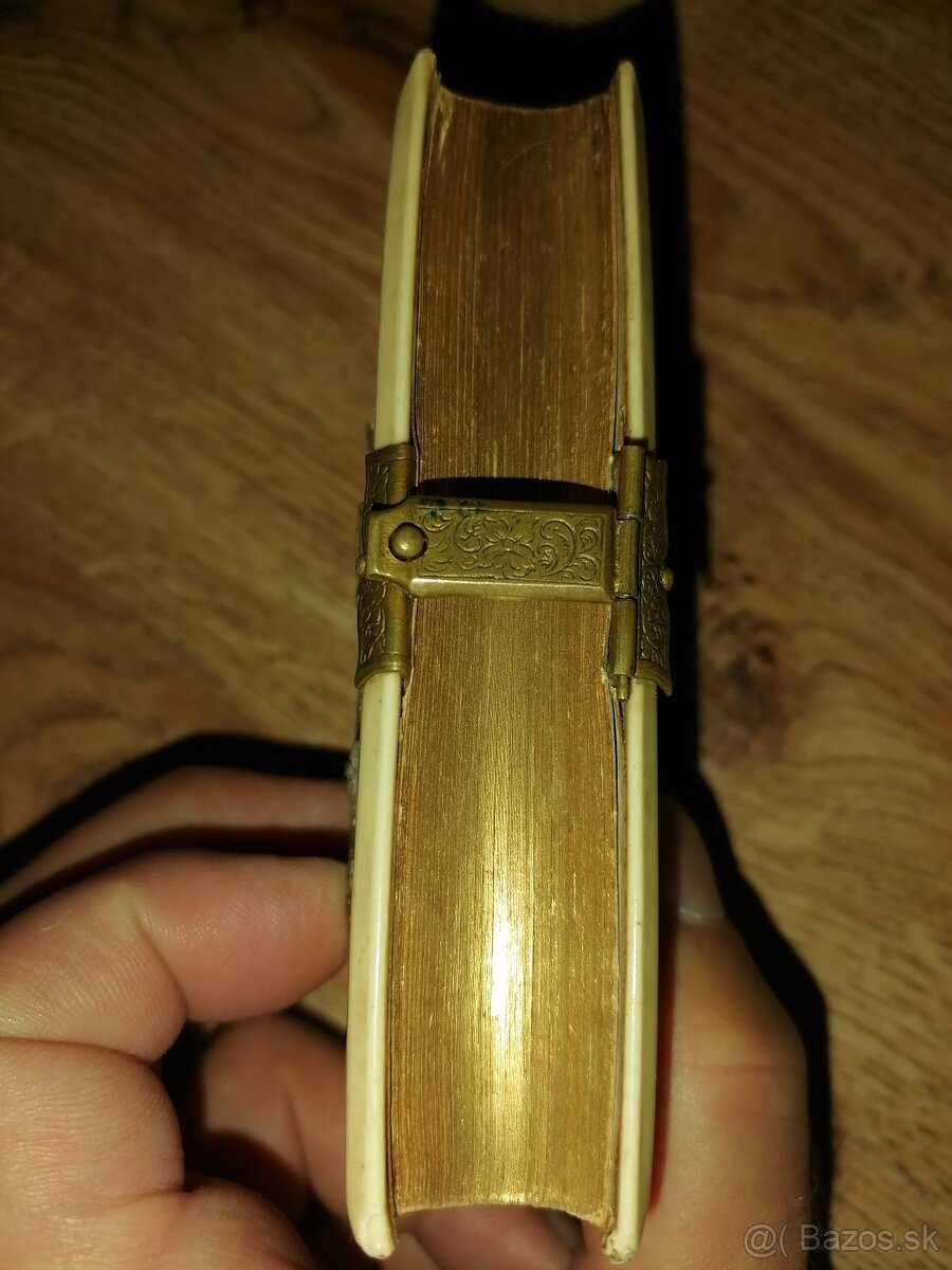 Staré knihy. - 16