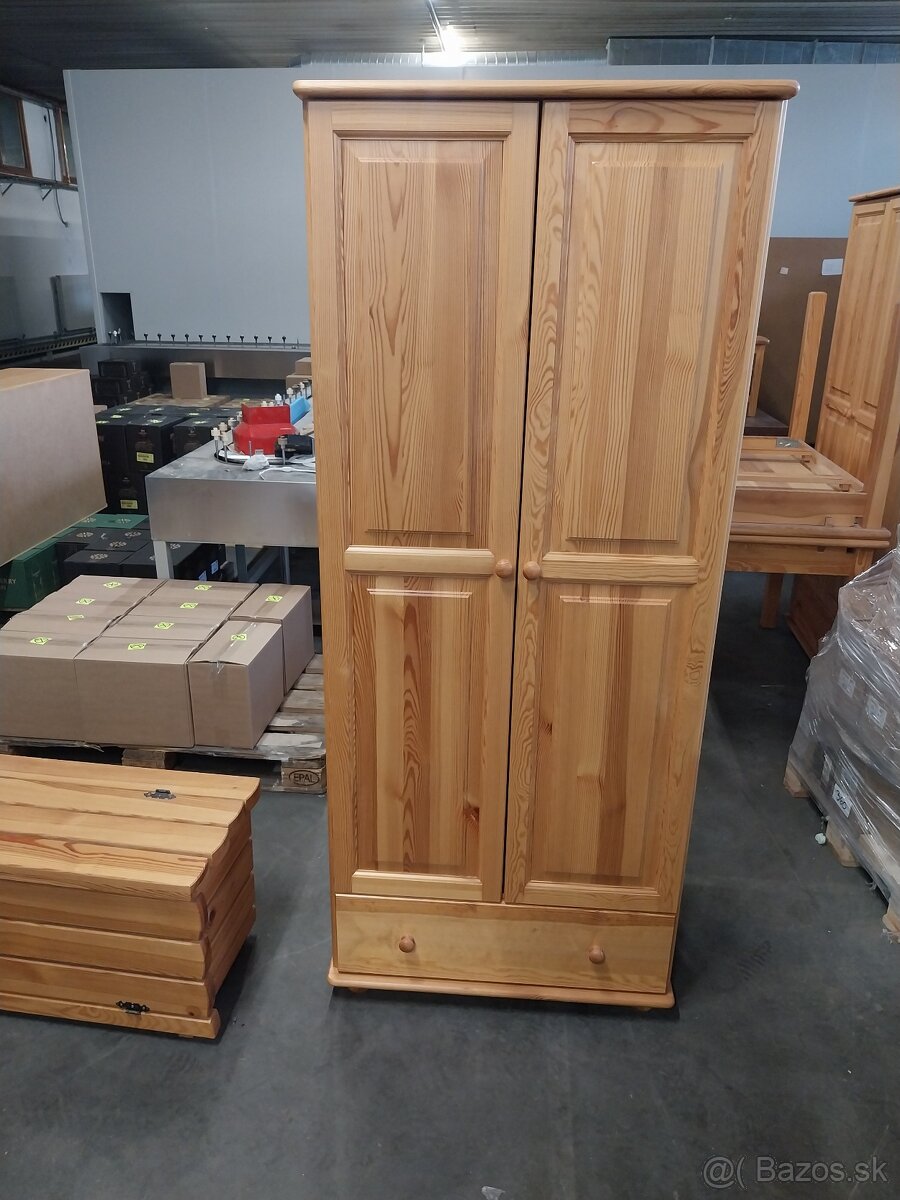 Stôl a stoličky - 16