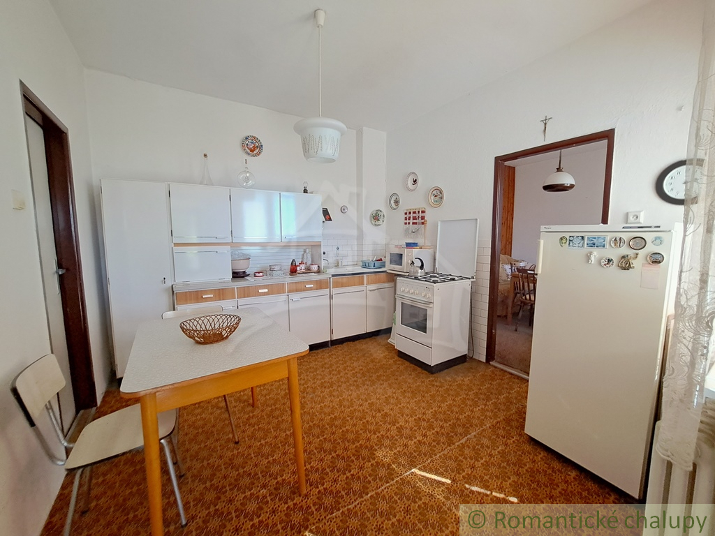 Dom v obci Štitáre v blízkosti lesa a zároveň s dobrou dos - 16