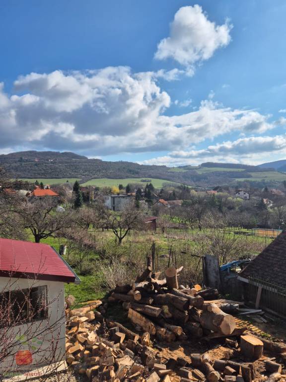 Na predaj: Priestranný dvojgeneračný dom v podhorskej obci J - 16