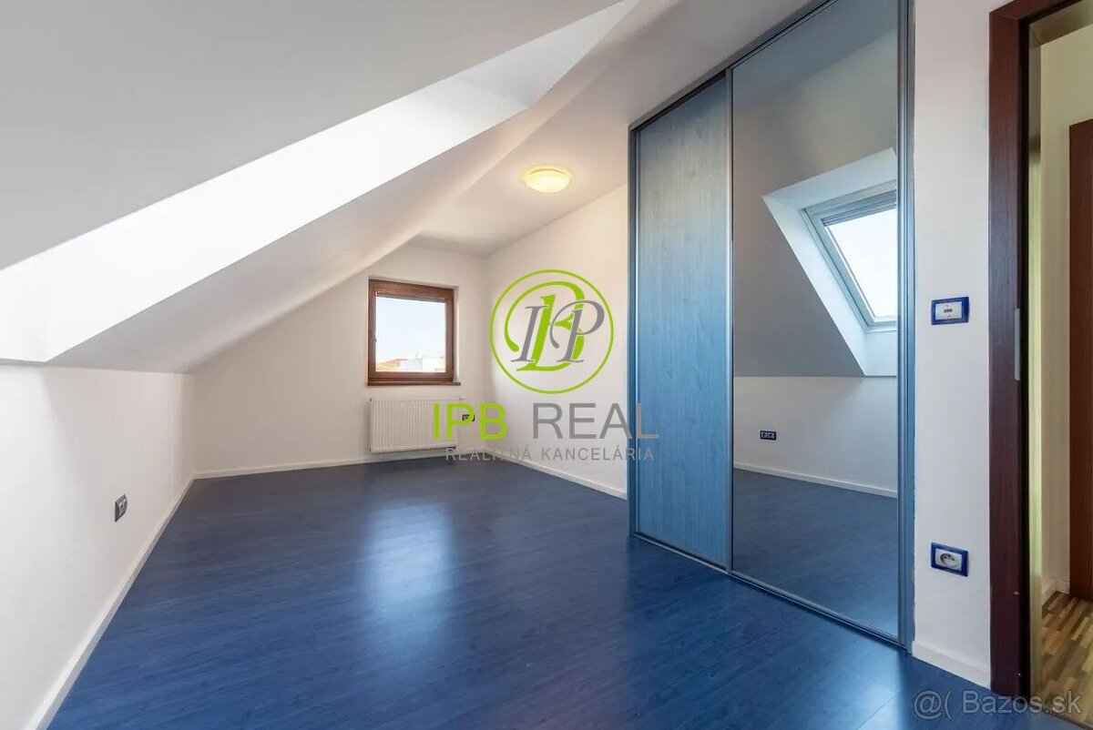 Priestranný rodinný dom s dvojgarážou v Malinove - 16