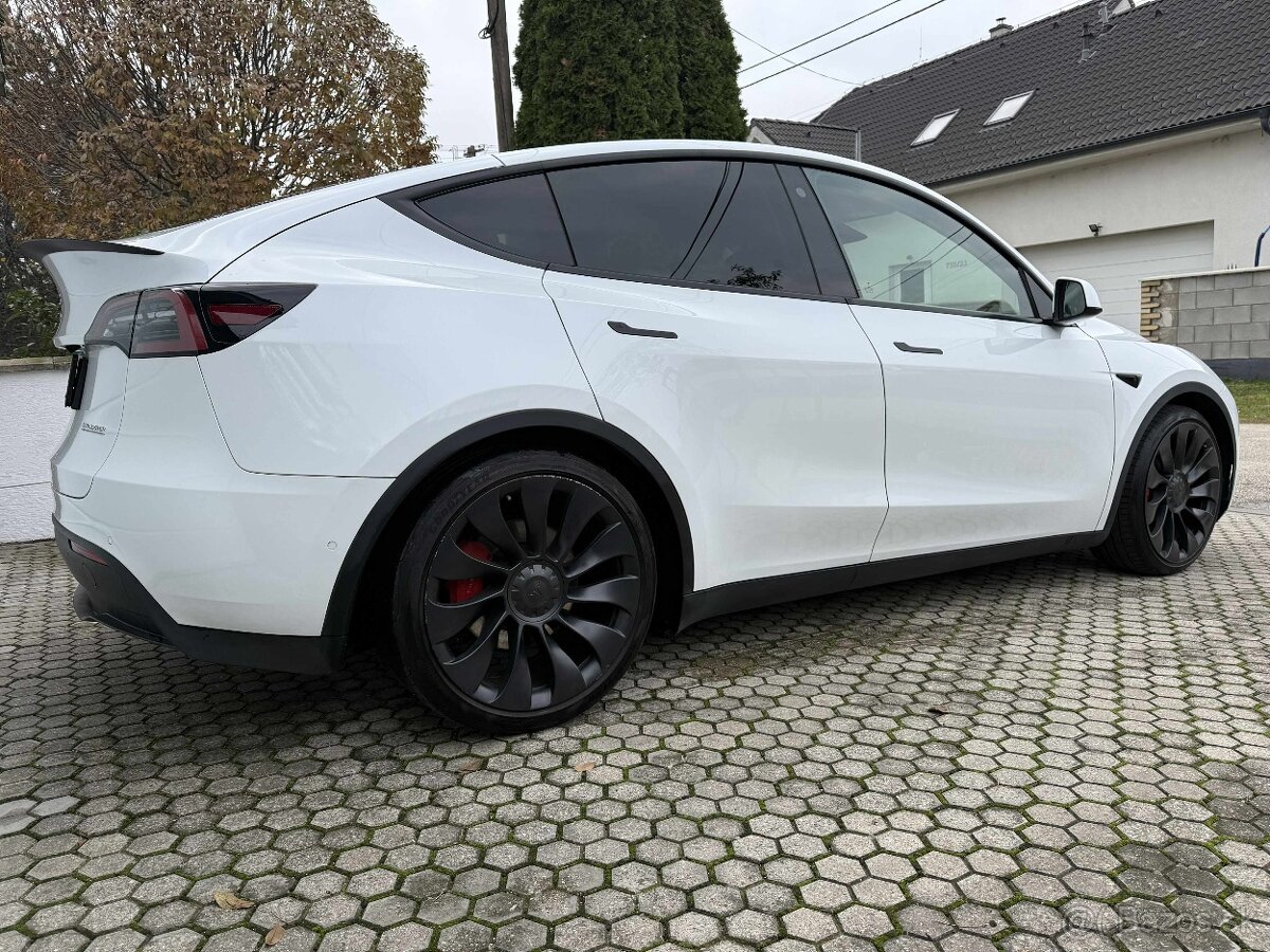 Tesla Model Y 82kWh Performance - 16