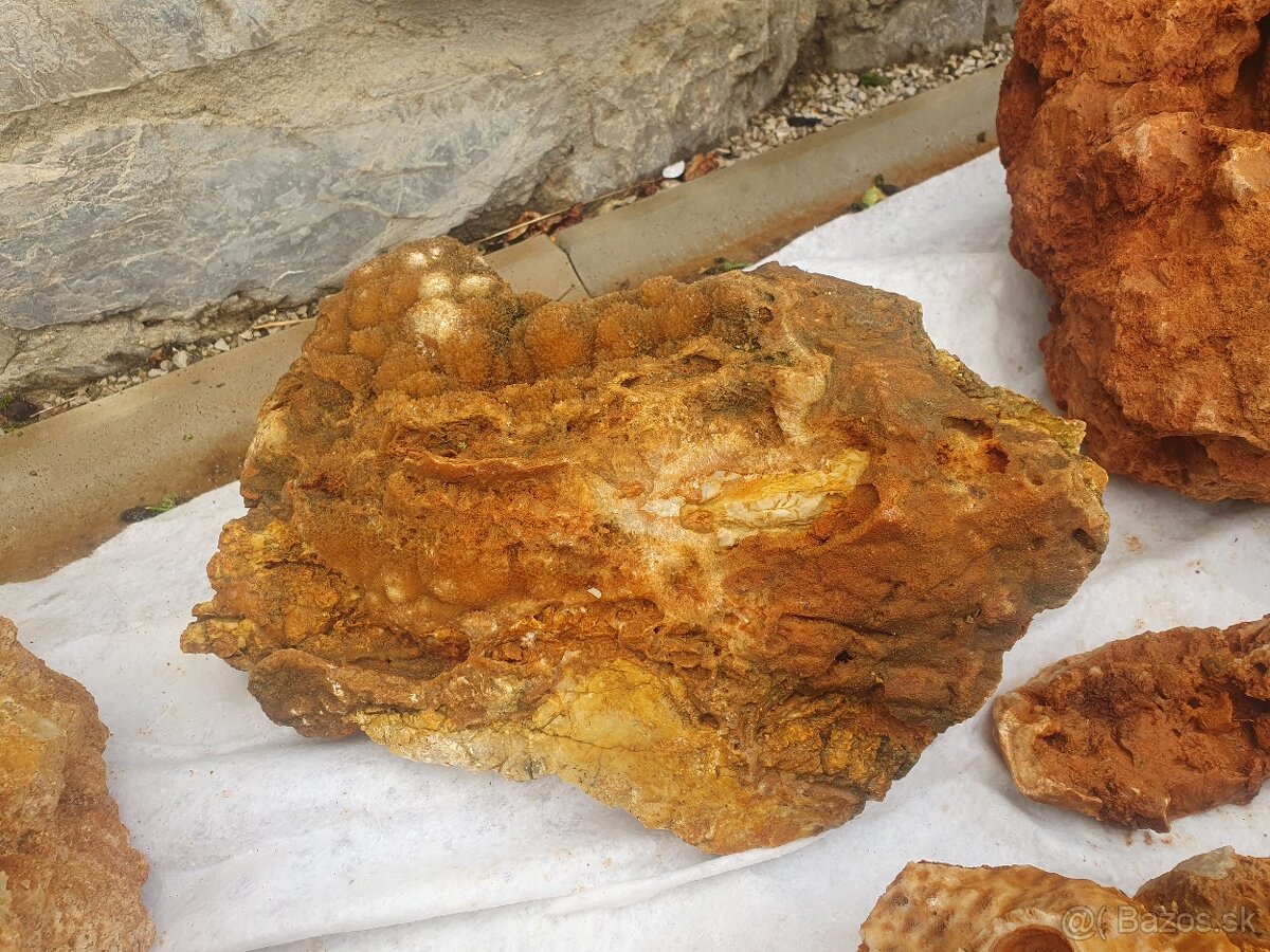 Predám okrasný kameň Vapenec s kryštálom - 16