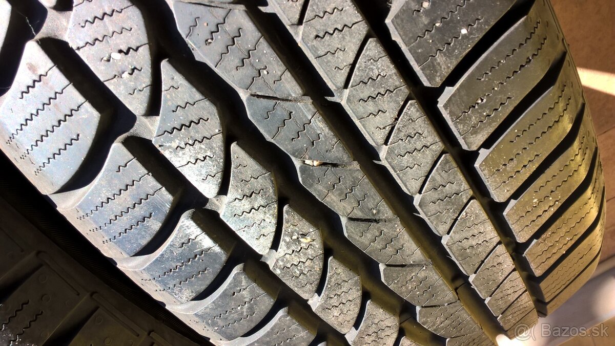 ZIMNÉ 215/60 R17 2 ks FIRESTONE a 2 ks CONTINENTAL cca 7-8mm - 16