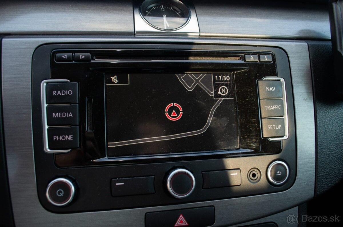 Volkswagen Passat B7 Combi 2.0 TDI DSG - 16