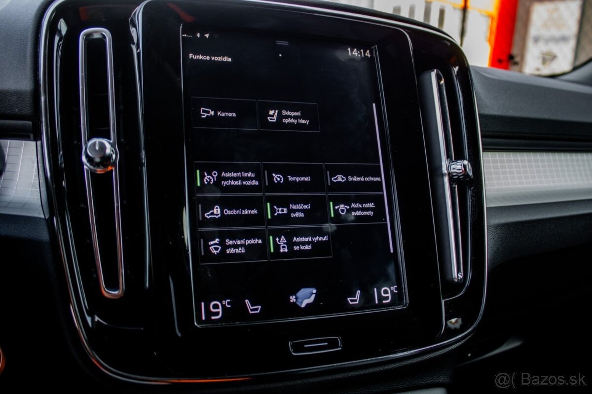 Volvo XC40 D4 Momentum AWD A/T - 16