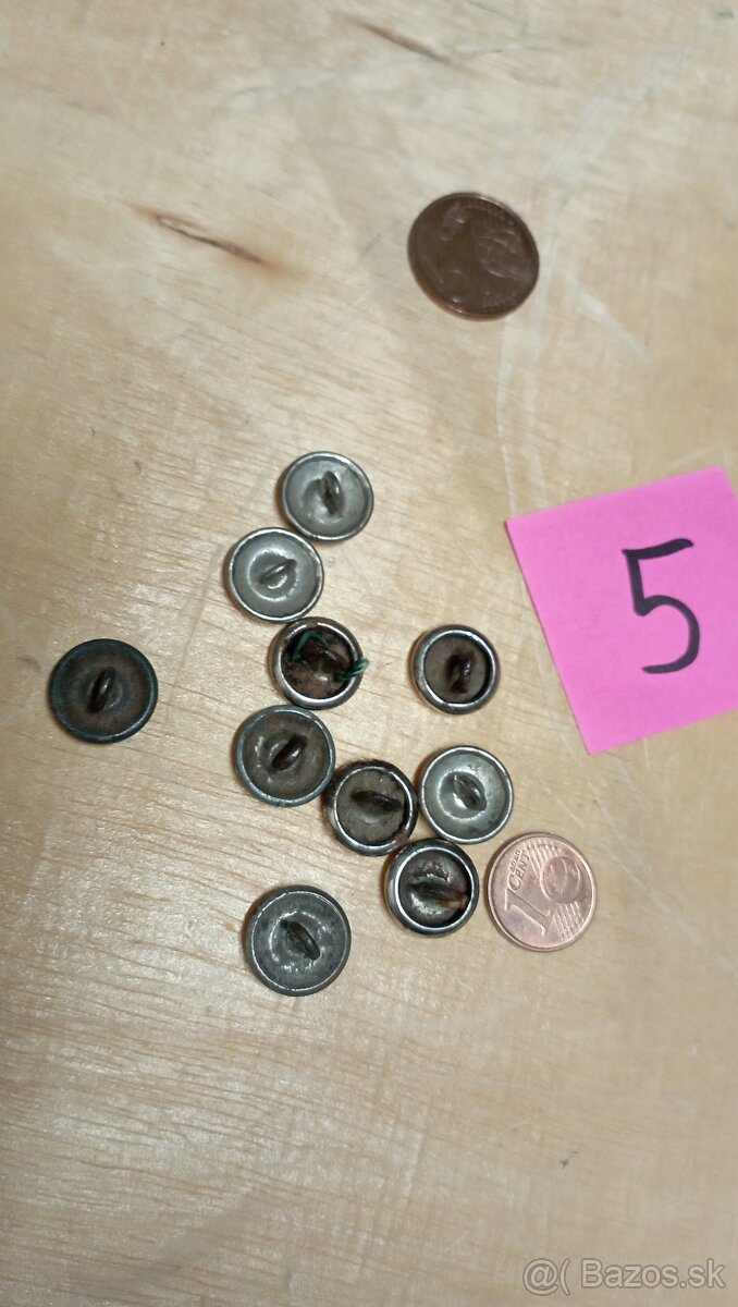 Vojenské gombíky staré... - 16