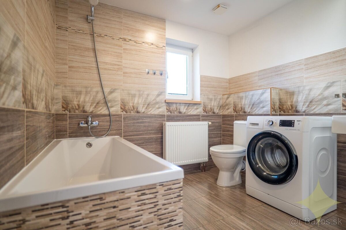 Exkluzívne na predaj krásny rodinný dom so 4mi apartmánmi s - 16