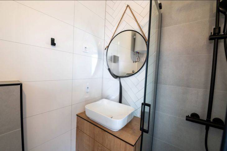 CHORVÁTSKO - Dom so štyrmi apartmánmi 100 m od mora - VRSI, - 16