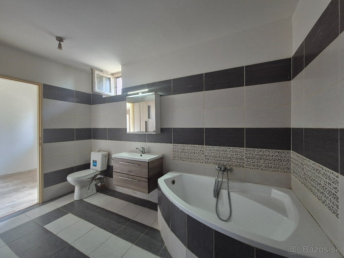 Predaj 4 izbový dom Kolárovo, Poľná 19 - 16