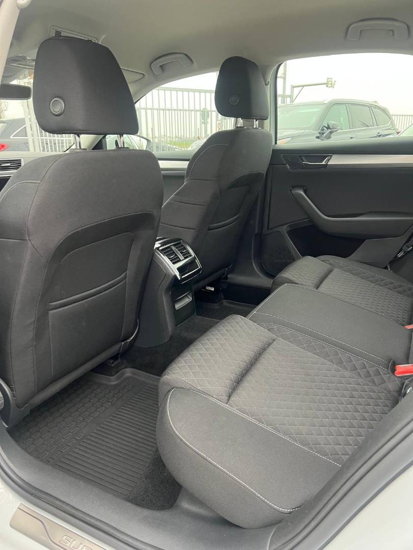 Škoda Superb 2.0 TDI SCR Ambition 4x4 DSG - 16