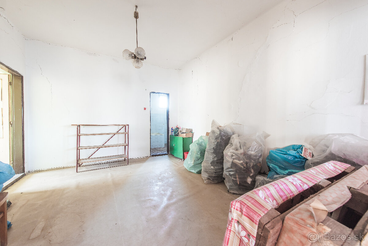 Rodinný dom určený na rekonštrukciu v obci Veľké Trakany. - 16