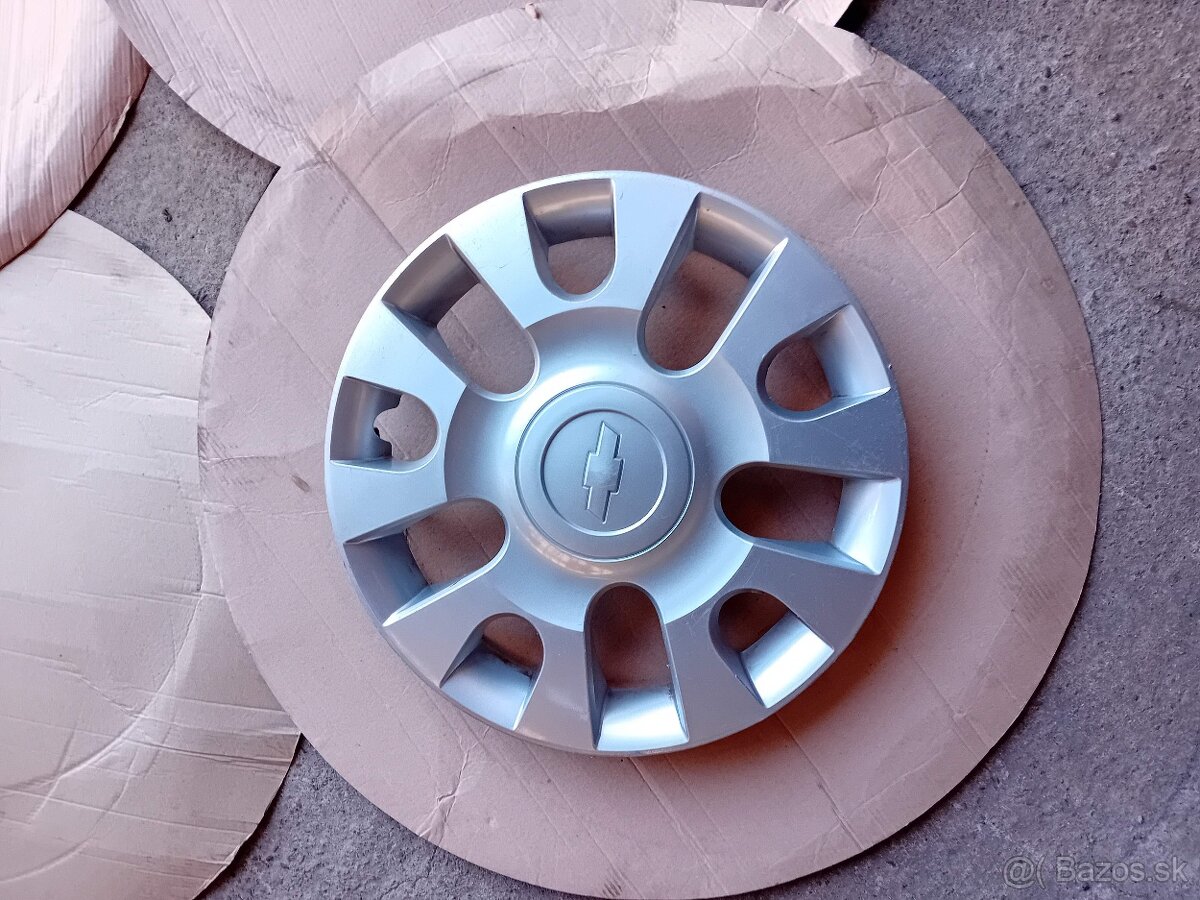 Puklice/okrasné kryty kolies - 16