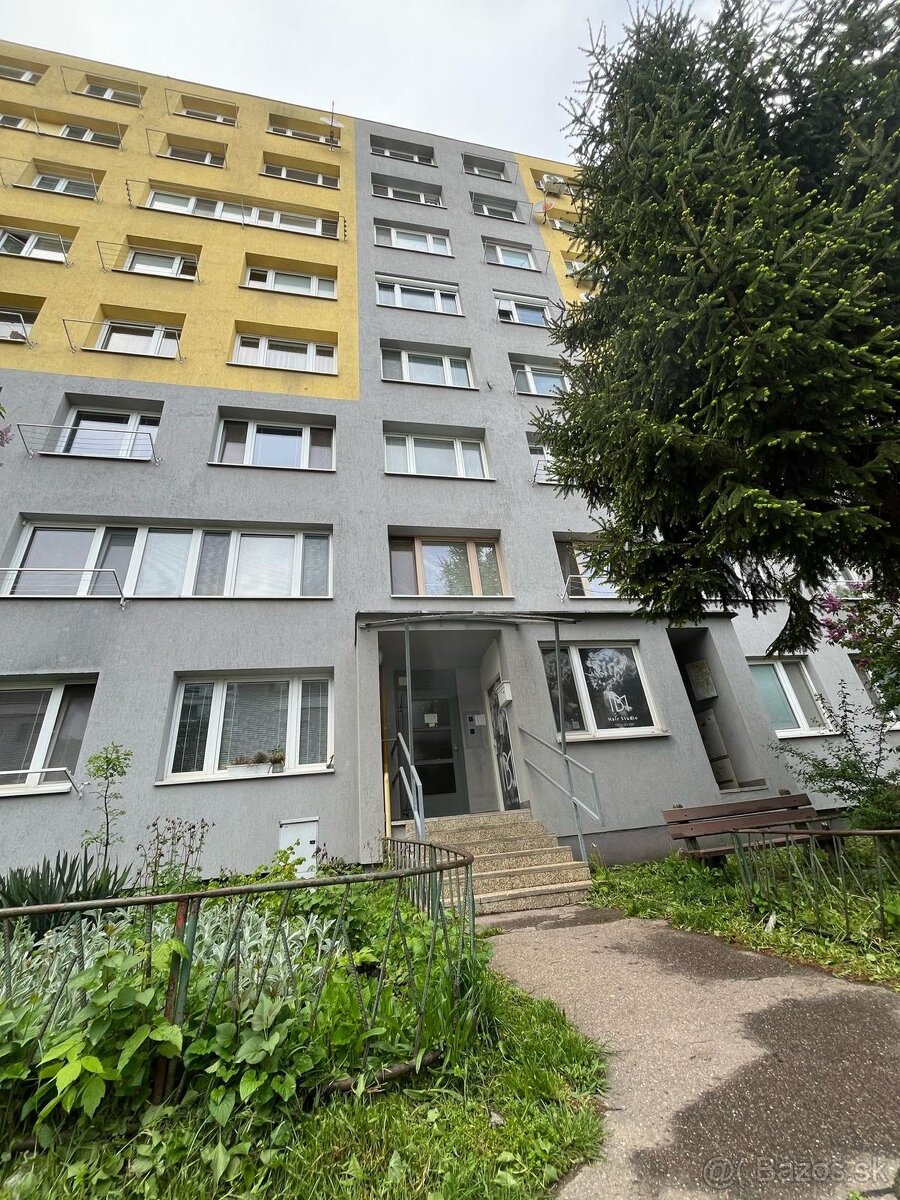 1,5-IZBOVÝ  BYT, 42 m2, Košice - Západ - HRONSKÁ 3.posch. - 16