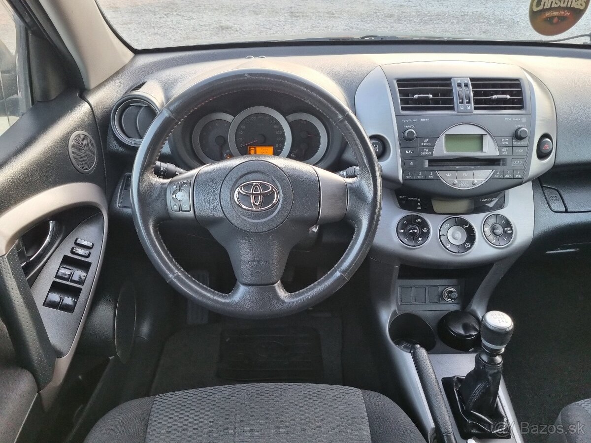 TOYOTA RAV4 2,2D4D 4x4 - 16