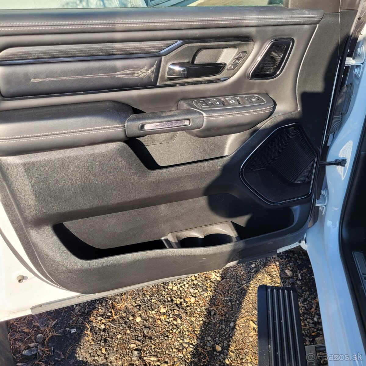 DODGE RAM 1500 LIMITED 2022 5,7 HEMI -DPH NOVA CENA - 16