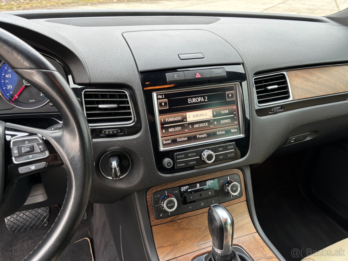 Volkswagen Touareg 3.0TDI Exclusive - 16