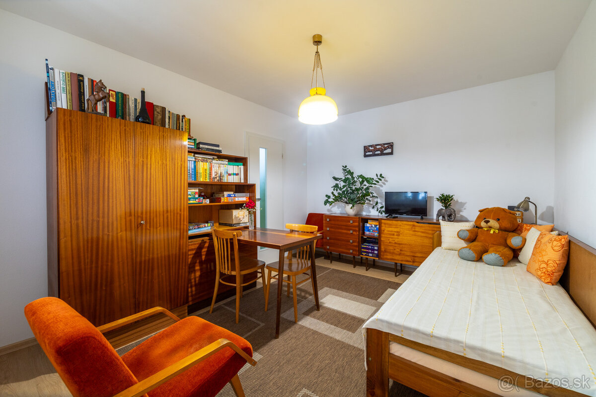 REZERVOVANÉ: Na predaj priestranný dom s veľkým pozemkom v P - 16