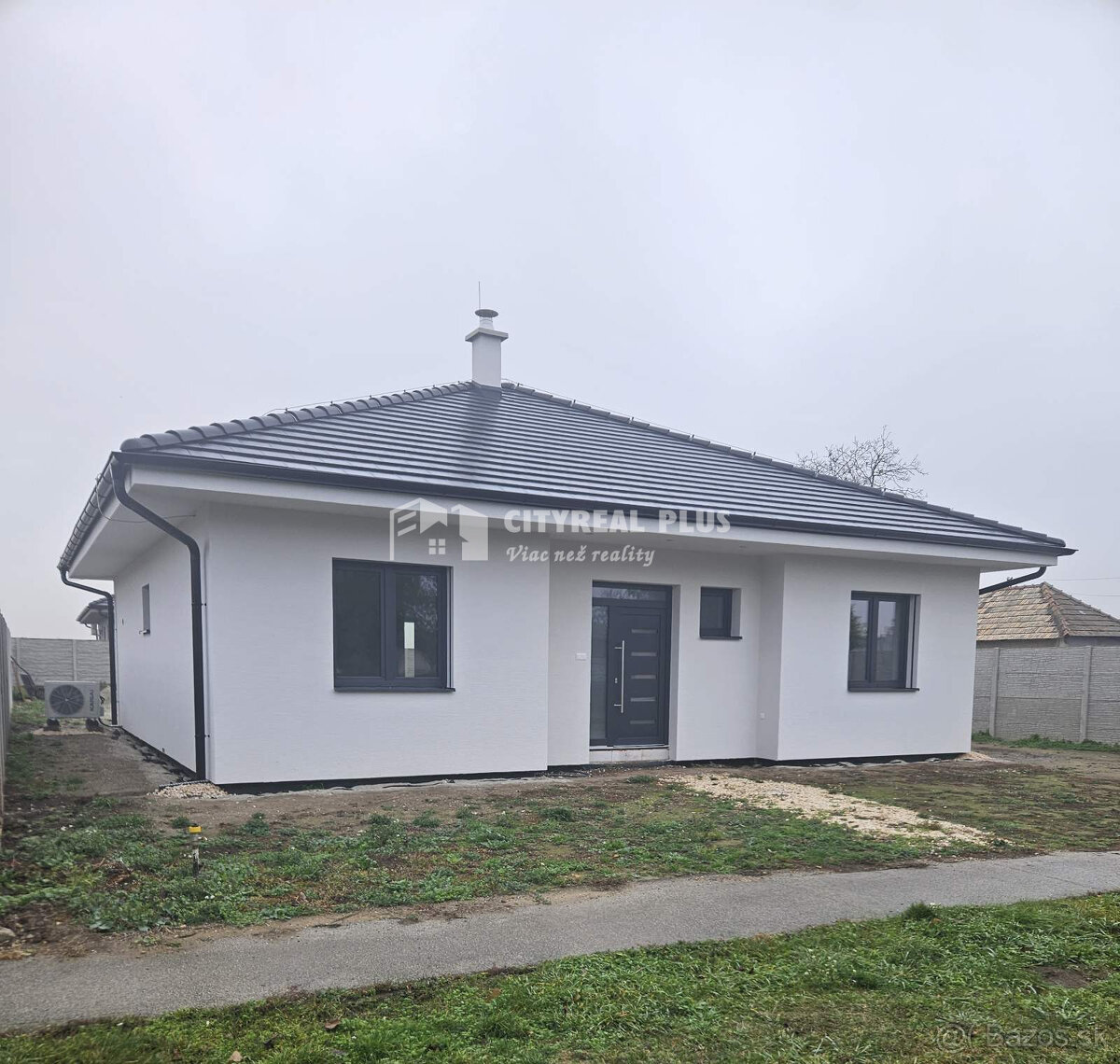 Na predaj 4 izbová moderná novostavba 15 km od Komárna obec - 16