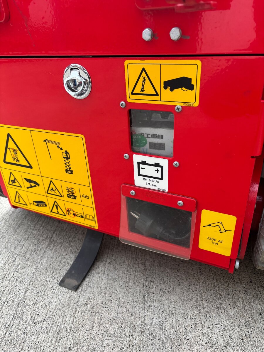 Pracovna plošina nová LGMG SC0407E 6,5m pásova - 16