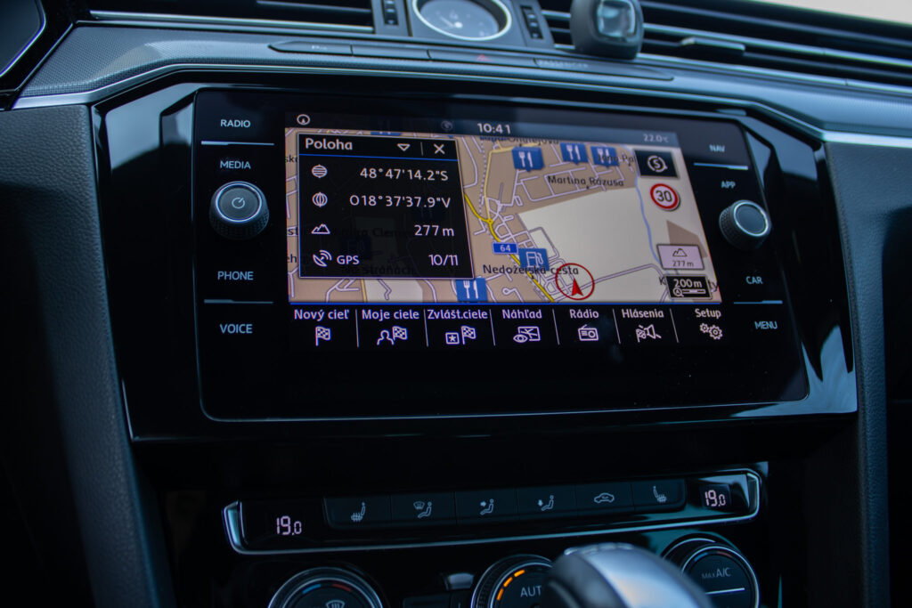 Volkswagen Passat 2.0 TDI R-line B8 - 16