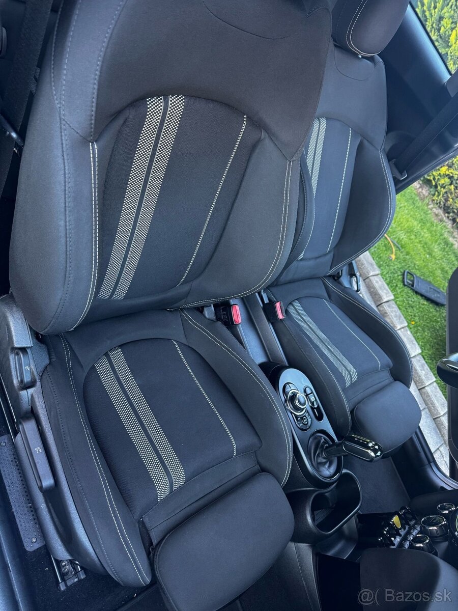 Mini Cooper S Essential 2022 (13 407 € odpočet DPH) - 16