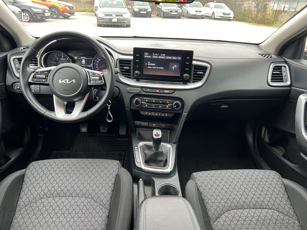 Kia Ceed 1.6 CRDi MHEV Gold - 16